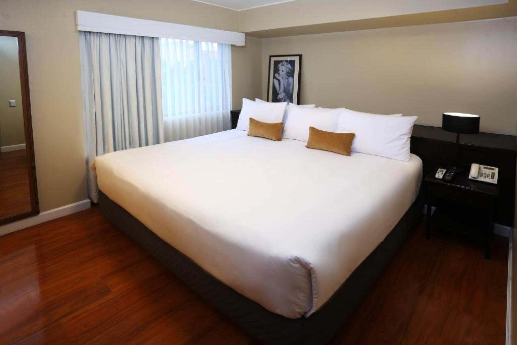 Radisson Hotel Plaza Del Bosque Ліма Екстер'єр фото