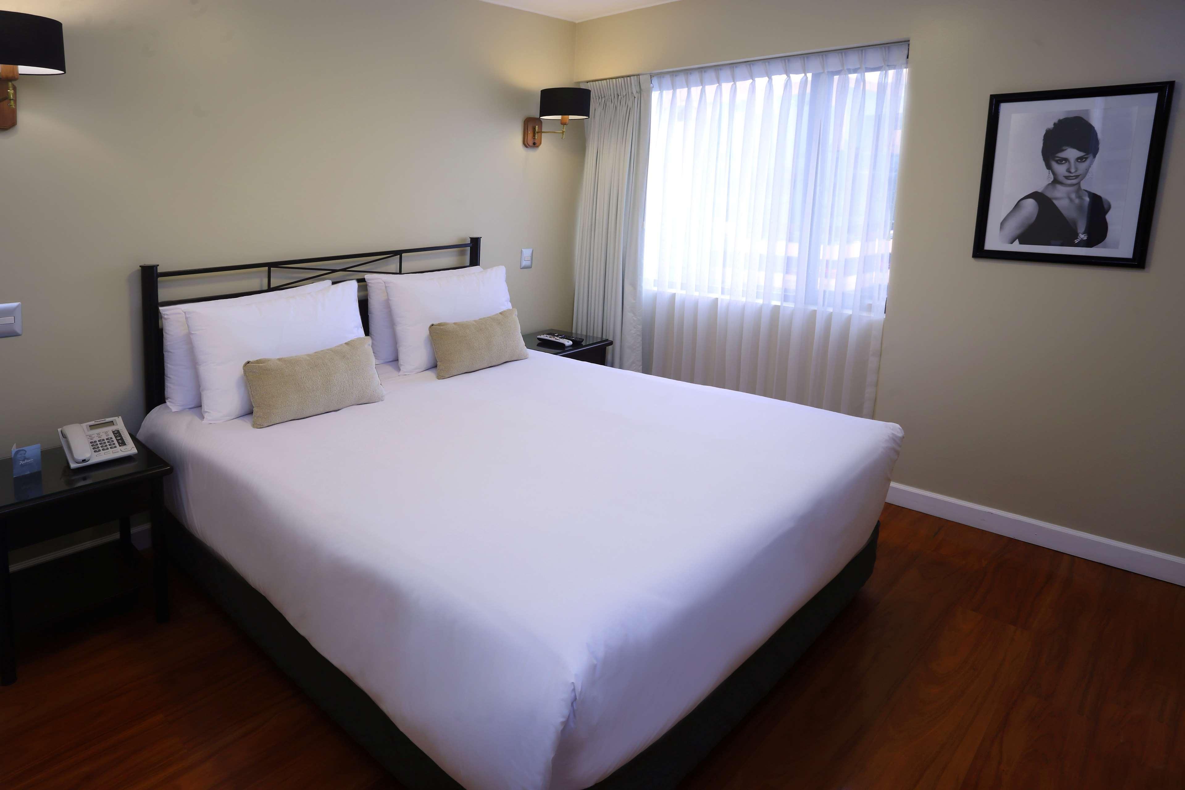 Radisson Hotel Plaza Del Bosque Ліма Екстер'єр фото