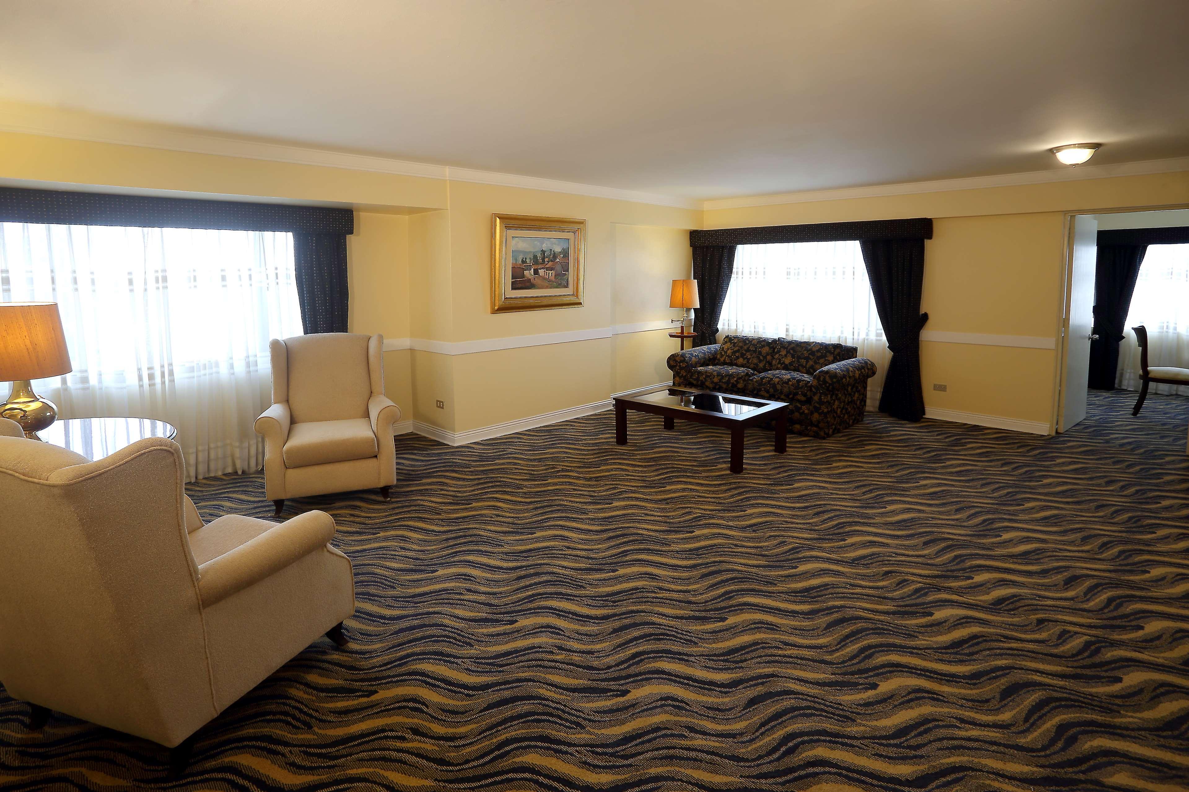 Radisson Hotel Plaza Del Bosque Ліма Екстер'єр фото