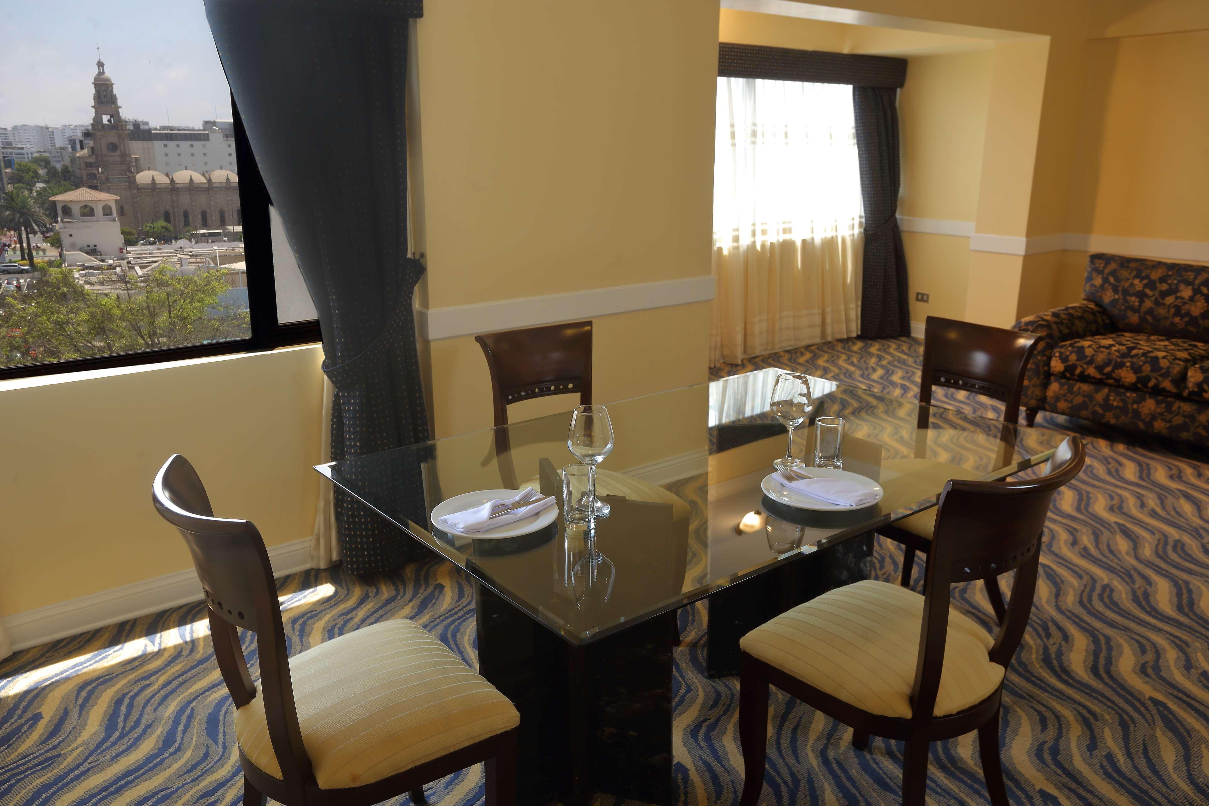 Radisson Hotel Plaza Del Bosque Ліма Екстер'єр фото