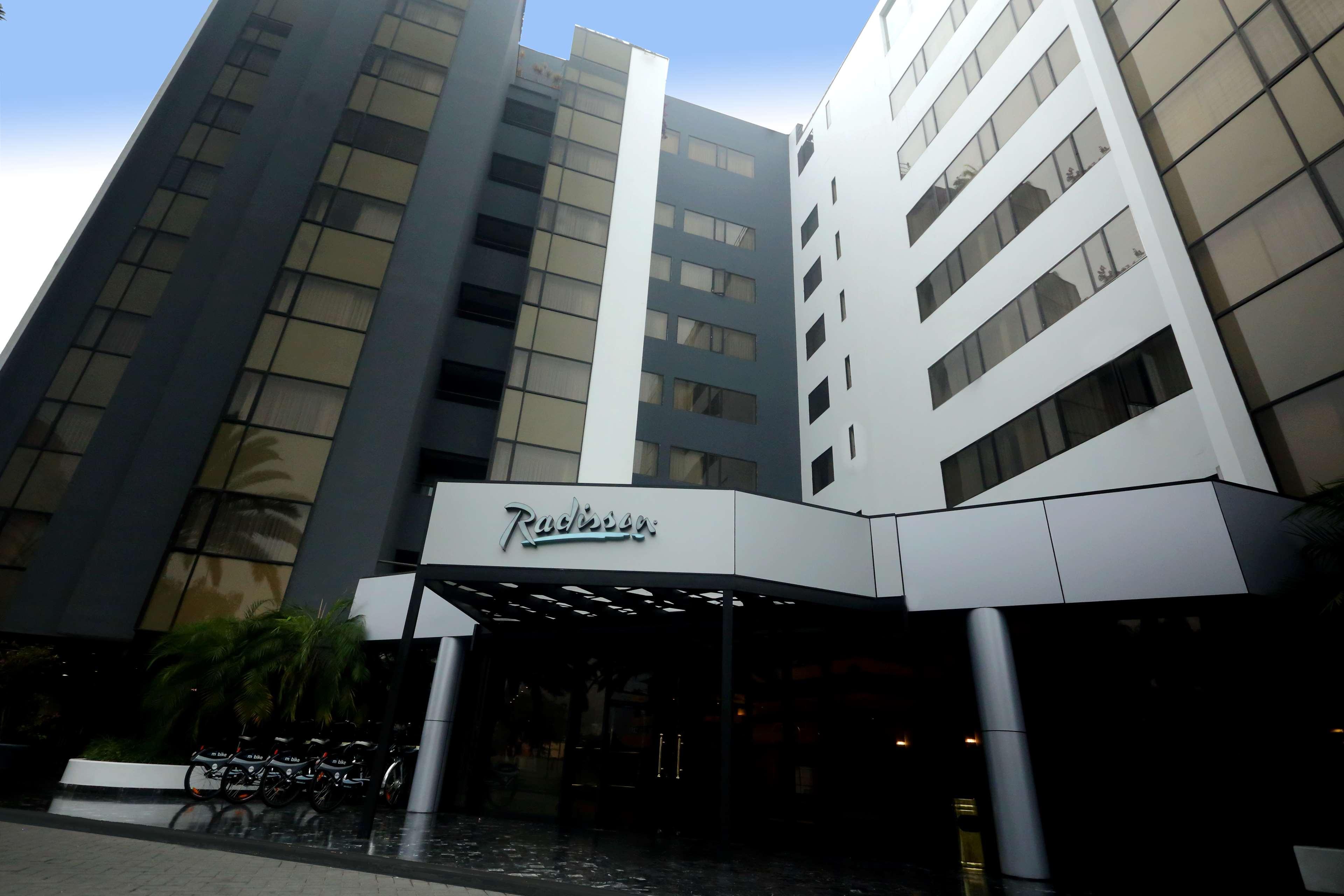 Radisson Hotel Plaza Del Bosque Ліма Екстер'єр фото