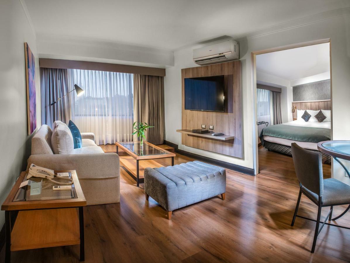 Radisson Hotel Plaza Del Bosque Ліма Екстер'єр фото