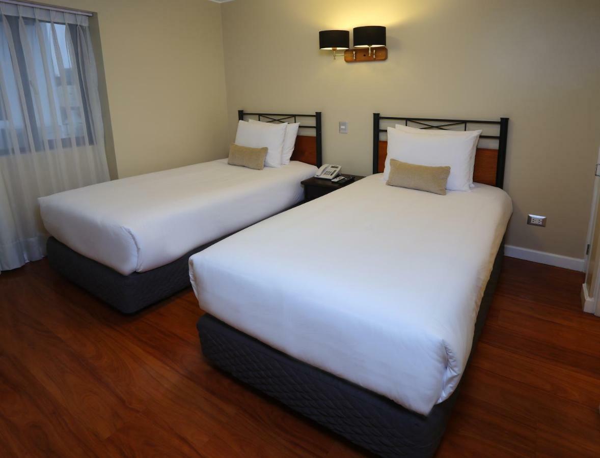 Radisson Hotel Plaza Del Bosque Ліма Екстер'єр фото