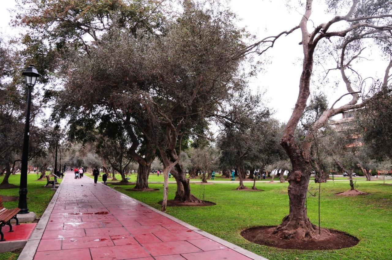 Radisson Hotel Plaza Del Bosque Ліма Екстер'єр фото